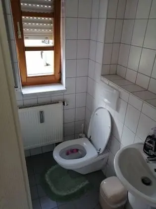 İki Ayrı Yataklı Oda, Ortak Banyo
