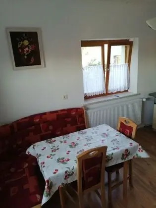 İki Ayrı Yataklı Oda, Ortak Banyo