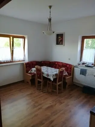 İki Ayrı Yataklı Oda, Ortak Banyo