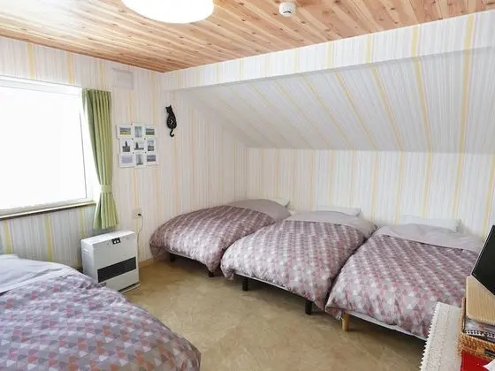 Üç Kişilik Oda, Ortak Banyo (A)