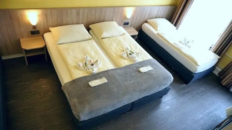 Üç Kişilik Oda