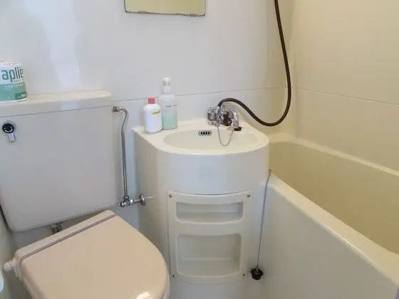 Üç Kişilik Oda, Sigara İçilmez, Özel Banyo