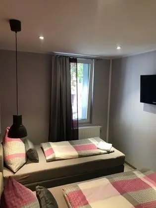 Basic Tek Büyük veya İki Ayrı Yataklı Oda