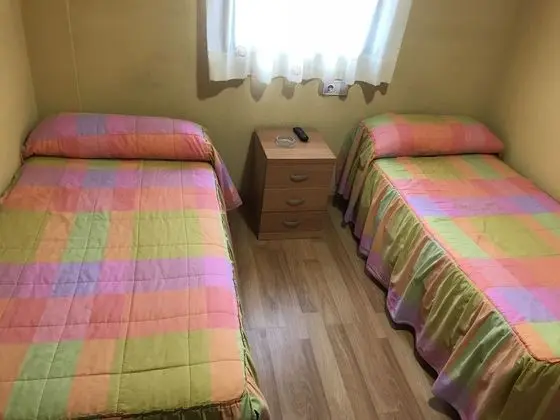 İki Ayrı Yataklı Oda, 2 Tek Kişilik Yatak, Ortak Banyo