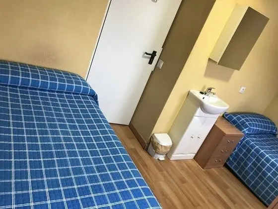 İki Ayrı Yataklı Oda, 2 Tek Kişilik Yatak, Ortak Banyo