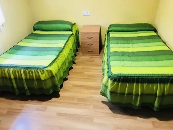 İki Ayrı Yataklı Oda, 2 Tek Kişilik Yatak, Ortak Banyo