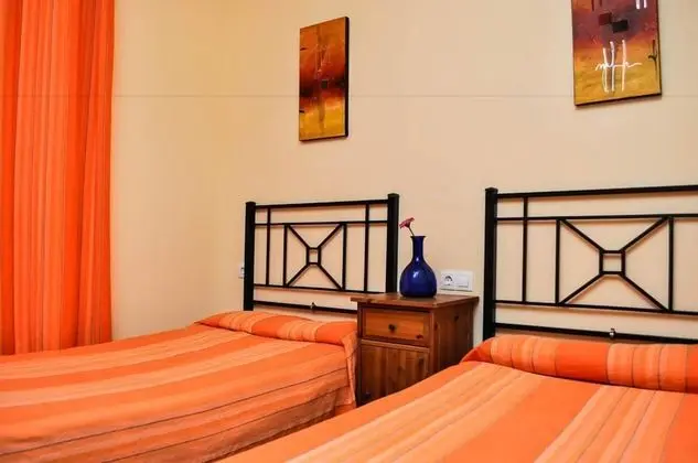 Tek Büyük Yataklı Oda, 2 Tek Kişilik Yatak, Ortak Banyo
