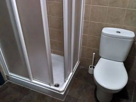 Tek Büyük Yataklı Oda, 2 Tek Kişilik Yatak, Ortak Banyo