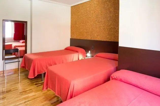 Basic Üç Kişilik Oda, Ortak Banyo