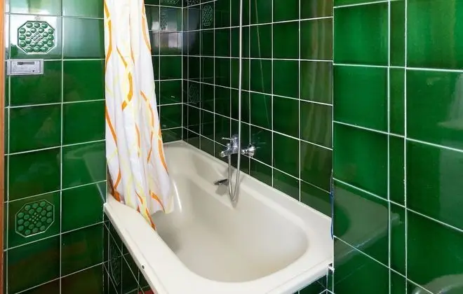 Basic Üç Kişilik Oda, Ortak Banyo