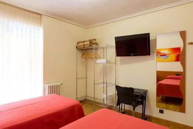 İki Ayrı Yataklı Oda, Ortak Banyo