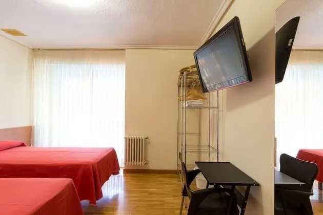 İki Ayrı Yataklı Oda, Ortak Banyo