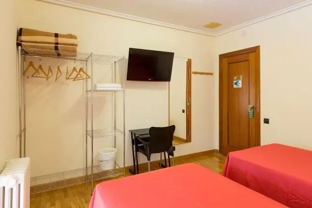 İki Ayrı Yataklı Oda, Ortak Banyo