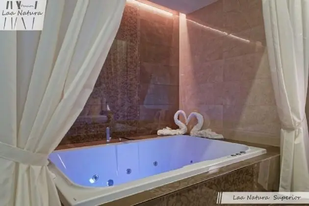 Superior Tek Büyük Yataklı Oda, 1 En Büyük (King) Boy Yatak, Sıcak Su Havuzu, Bahçe Manzaralı