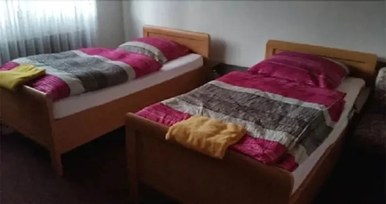 Üç Kişilik Oda (with Shower)