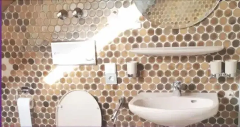 Üç Kişilik Oda (with Shower)