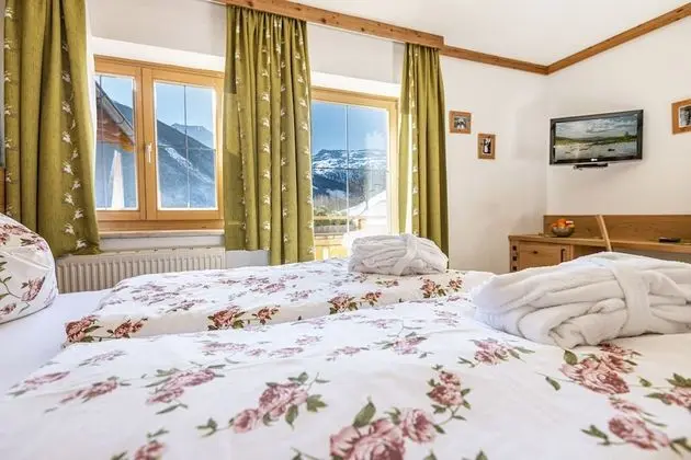 Comfort Dört Kişilik Oda, 1 Çift Kişilik Yatak, Balkon, Dağ Manzaralı