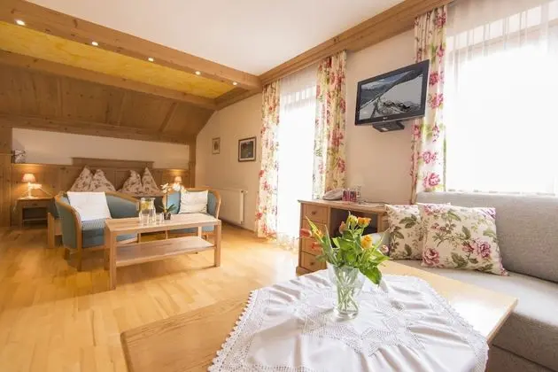 Comfort Dört Kişilik Oda, 1 Çift Kişilik Yatak, Balkon, Dağ Manzaralı