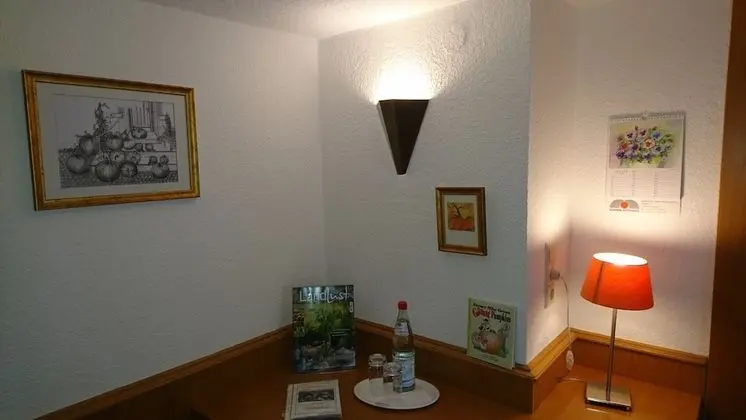 Standard Tek Büyük Yataklı Oda, Banyolu/Duşlu, Avlu Manzaralı (Doppezlzimmer Nr. 3)