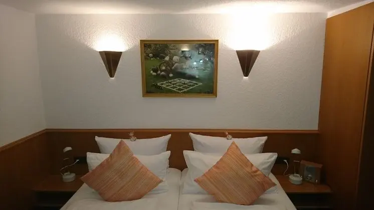 Standard Tek Büyük Yataklı Oda, Banyolu/Duşlu, Avlu Manzaralı (Doppezlzimmer Nr. 3)