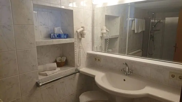 Superior Tek Büyük Yataklı Oda, Banyolu/Duşlu, Avlu Manzaralı (Doppelzimmer  Nr.2)