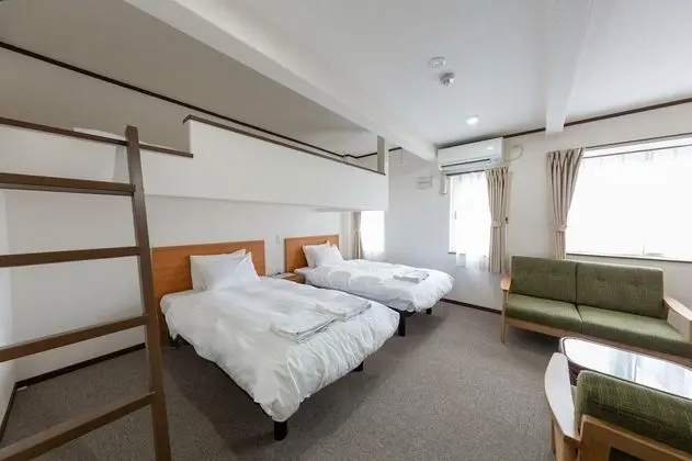 Basic Üç Kişilik Oda, Sigara İçilmez, Buzdolabı (2Single Bed&1Futon/1King Bed&1Futon )