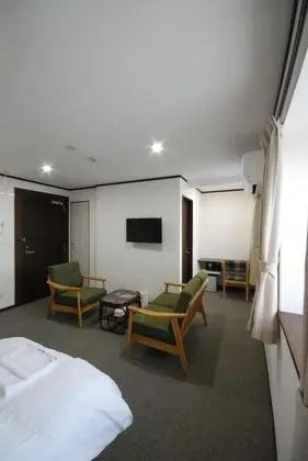 Basic Üç Kişilik Oda, Sigara İçilmez, Buzdolabı (2Single Bed&1Futon/1King Bed&1Futon )