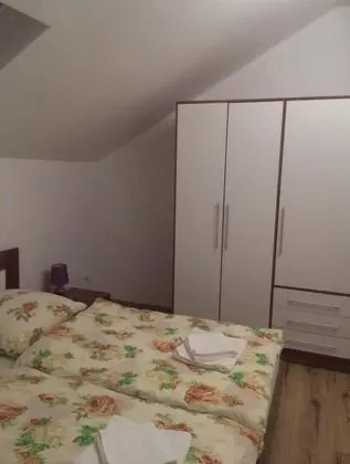 Tek Büyük Yataklı Oda, Ortak Banyo