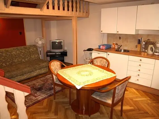 Stüdyo, Avlu (Apartment)