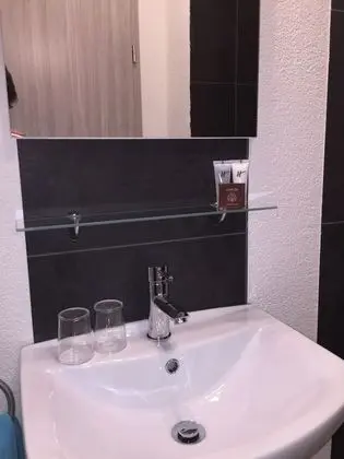 Üç Kişilik Oda