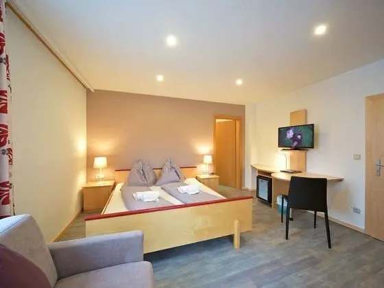 Classic Tek Büyük Yataklı Oda, Park Manzaralı, Bahçeli