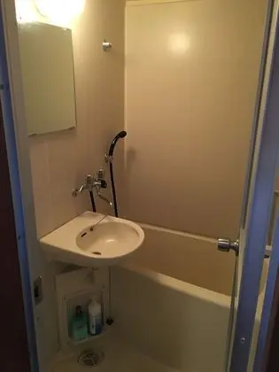İki Ayrı Yataklı Oda, Ortak Banyo
