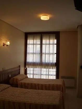 Üç Kişilik Oda
