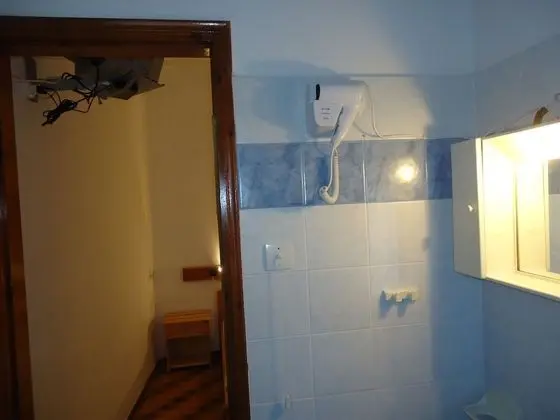 Basic Tek Büyük Yataklı Oda
