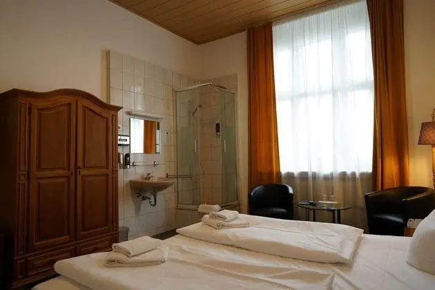 Tek Büyük Yataklı Oda, Ortak Banyo