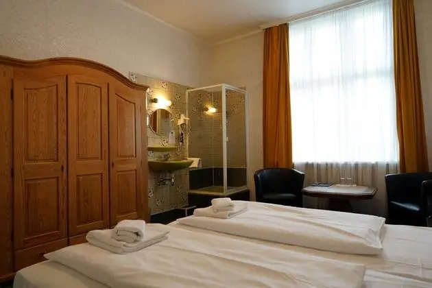 Tek Büyük Yataklı Oda, Ortak Banyo
