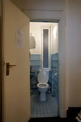 Tek Büyük Yataklı Oda, Ortak Banyo