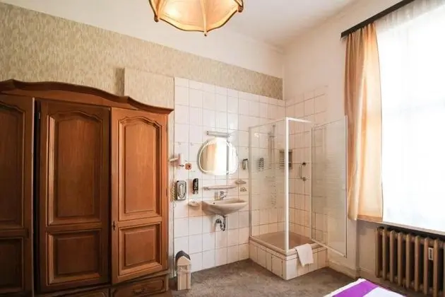 Tek Büyük Yataklı Oda, Ortak Banyo