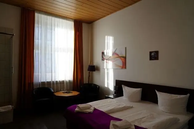 Tek Büyük Yataklı Oda, Ortak Banyo