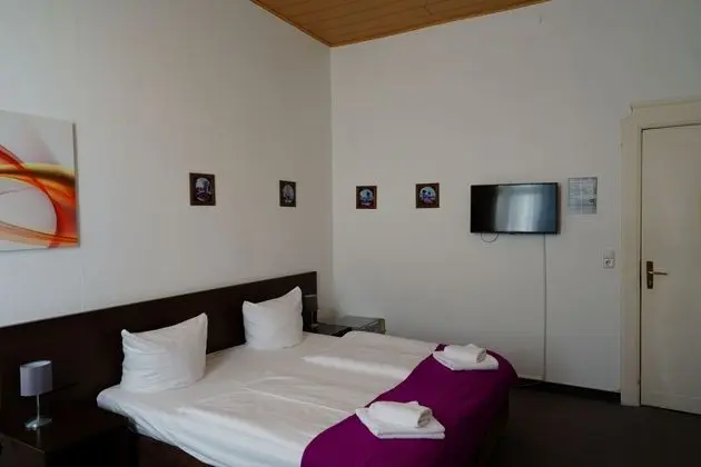Tek Büyük Yataklı Oda, Ortak Banyo