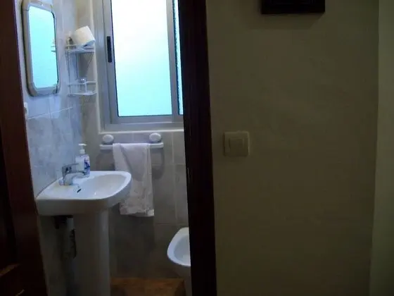 Tek Büyük Yataklı Oda, Ortak Banyo