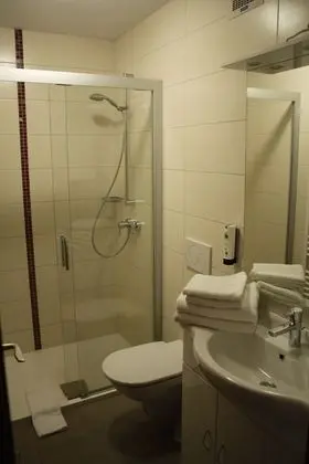 Tek Büyük Yataklı Oda, Balkon