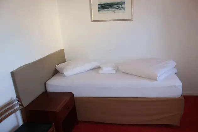 Tek Büyük Yataklı Oda, Ortak Banyo