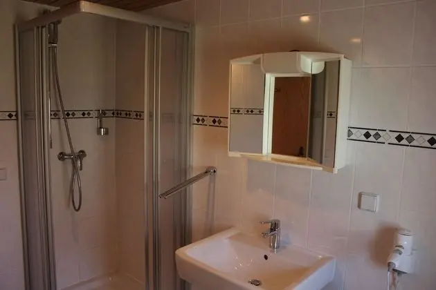 Tek Büyük Yataklı Oda, Ortak Banyo