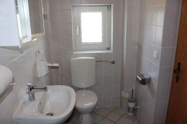 Tek Büyük Yataklı Oda, Ortak Banyo