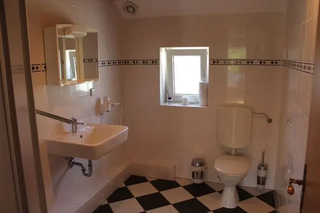 Tek Büyük Yataklı Oda, Ortak Banyo