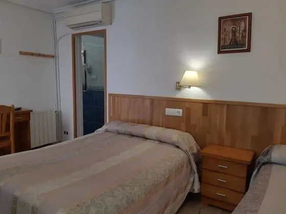 Üç Kişilik Oda, Özel Banyo (Cama Doble y Cama Individual)