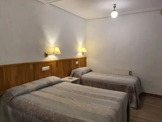 Üç Kişilik Oda, Özel Banyo (Cama Doble y Cama Individual)