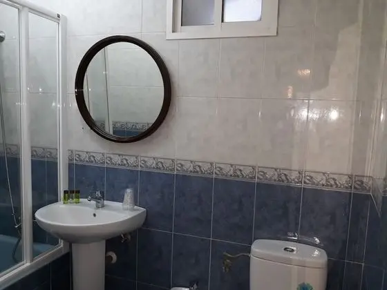 Üç Kişilik Oda, Özel Banyo (Cama Doble y Cama Individual)