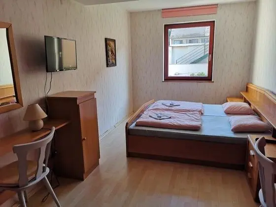 Classic Tek Büyük Yataklı Oda